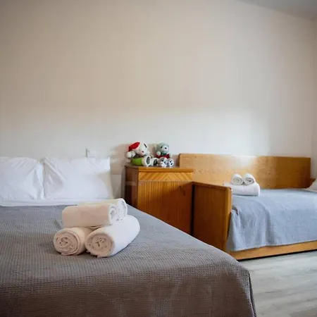 Betty's 4 Seasons In *