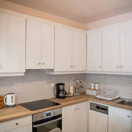 Σπίτι διακοπών Betty's 4 Seasons In Αγριά