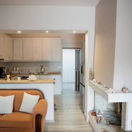 Betty's 4 Seasons In *