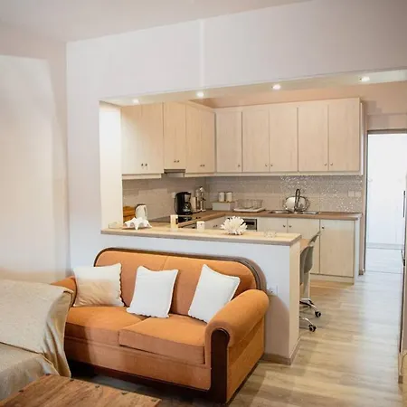 Betty's 4 Seasons In Tatil Evi *