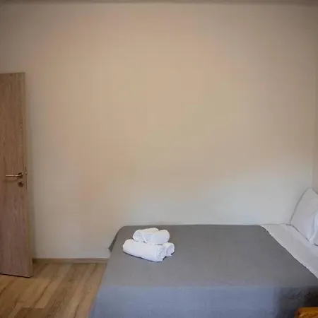 Betty's 4 Seasons In 阿格里亚