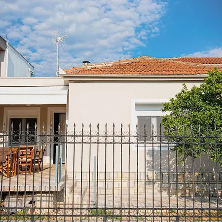 Betty's 4 Seasons In * Αγριά