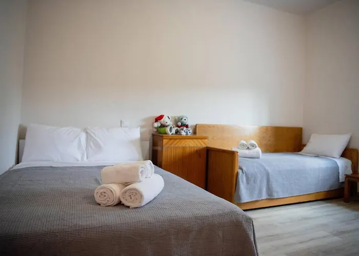 Betty's 4 Seasons In *