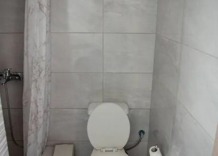 Betty's 4 Seasons In Αγριά