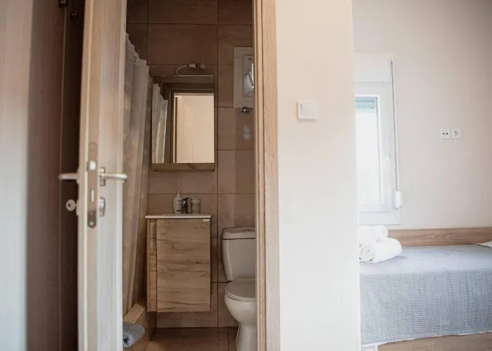 Betty's 4 Seasons In *