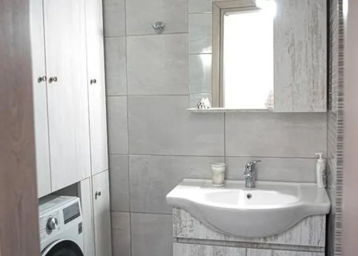 Betty's 4 Seasons In Agriá